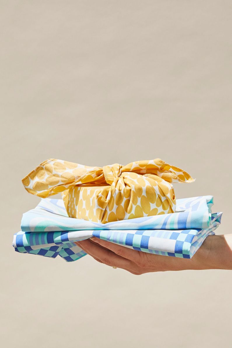 GET A REUSABLE CLOTH TO WRAP IT ALL UP